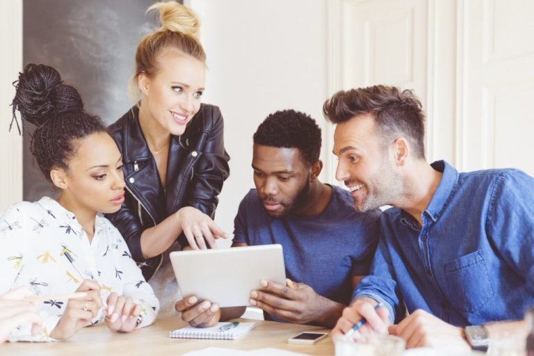 Know The Impact Of Fashion Social media Influencers On The World of Fashion