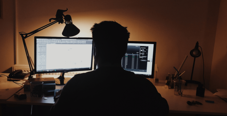 Never Underestimate The Power Of A 6 Monitor Setup 3 pics