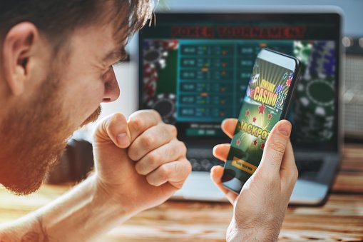 Tips on How to Play Against Aggressive Players in Online Poker